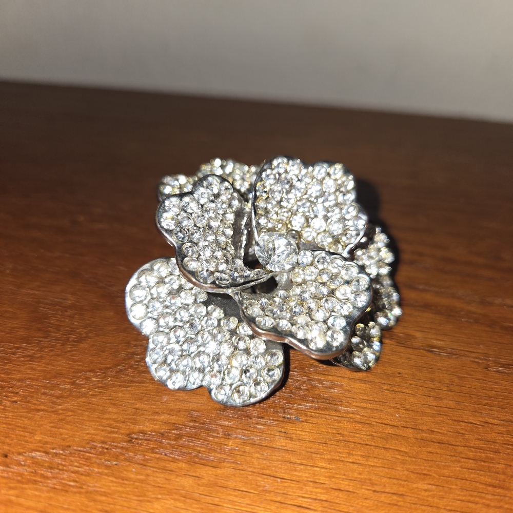 Rhinestone Flower Stretch Ring 6 Petals Around Center Holiday Glam Fits Most